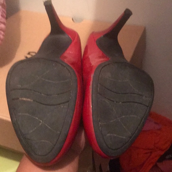 Red heels - Picture 3 of 4